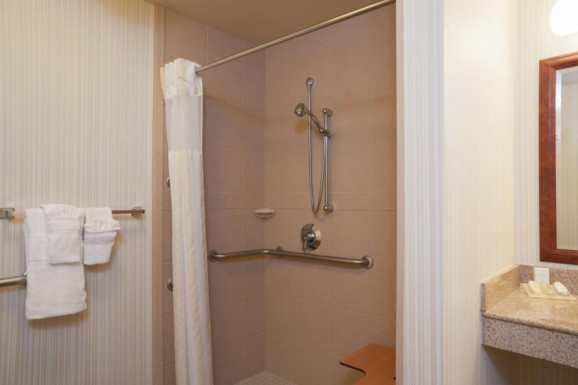 Hilton Garden Inn St. Paul Oakdale Экстерьер фото